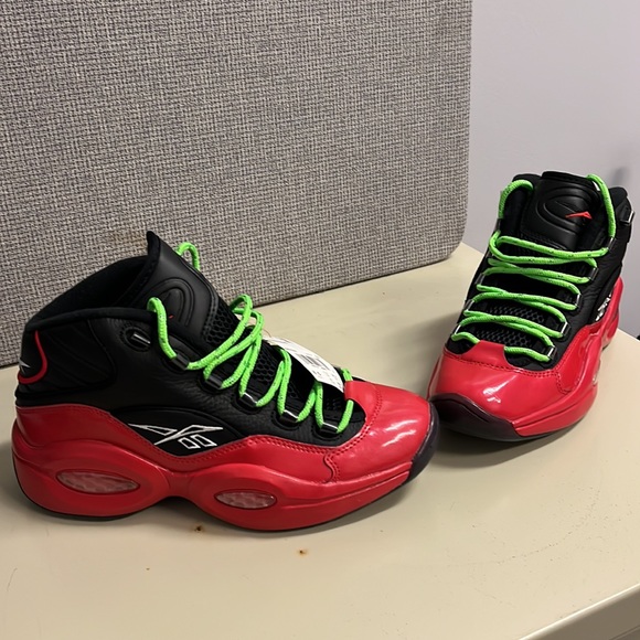 Reebok Question Mid size 8.5 red and black - Picture 2 of 7